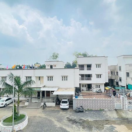 Hotel Rajdhani And Guest House Gujarat - Best Family Hotel In Halol Near Pavagadh And Halol Gidc Dış mekan fotoğraf