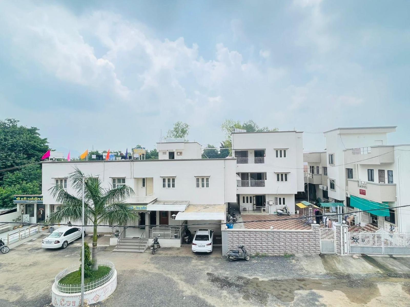 Hotel Rajdhani And Guest House Gujarat - Best Family Hotel In Halol Near Pavagadh And Halol Gidc Dış mekan fotoğraf
