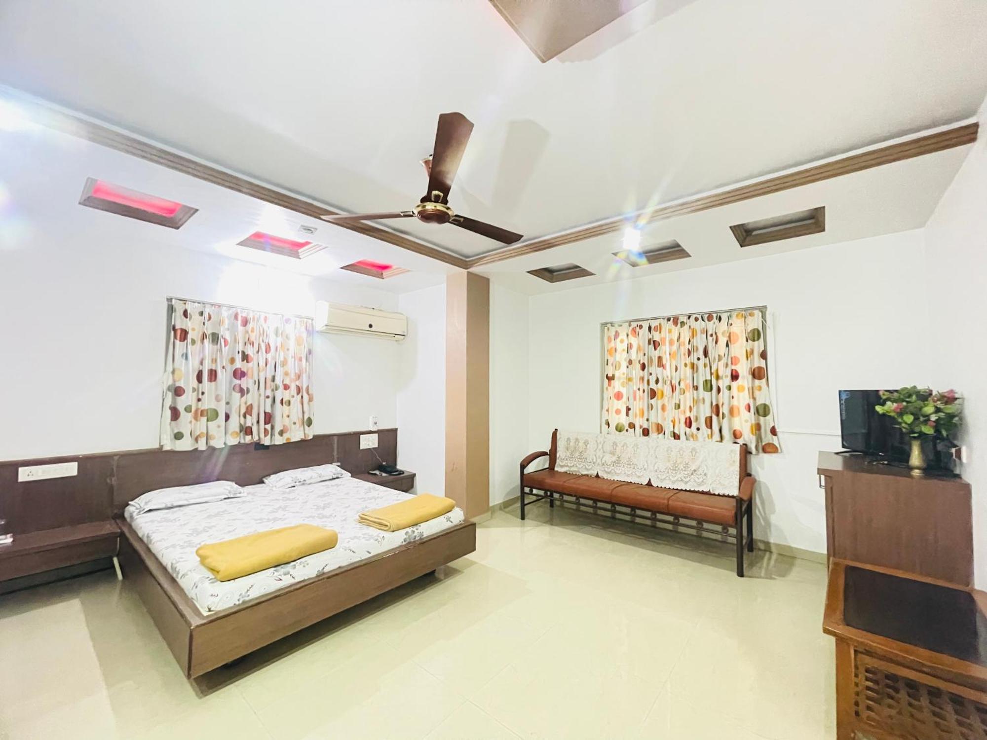 Hotel Rajdhani And Guest House Gujarat - Best Family Hotel In Halol Near Pavagadh And Halol Gidc Dış mekan fotoğraf