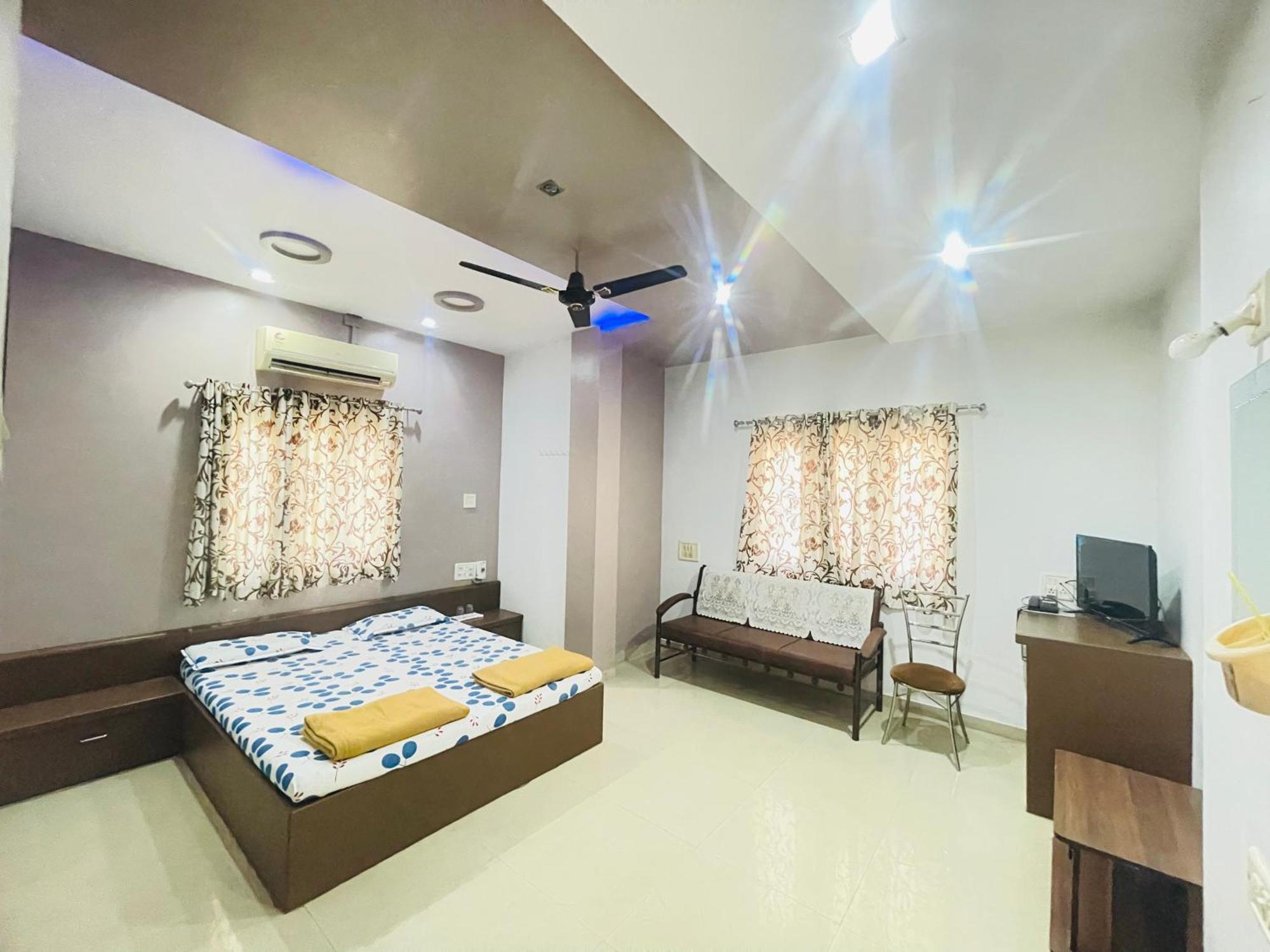 Hotel Rajdhani And Guest House Gujarat - Best Family Hotel In Halol Near Pavagadh And Halol Gidc Dış mekan fotoğraf
