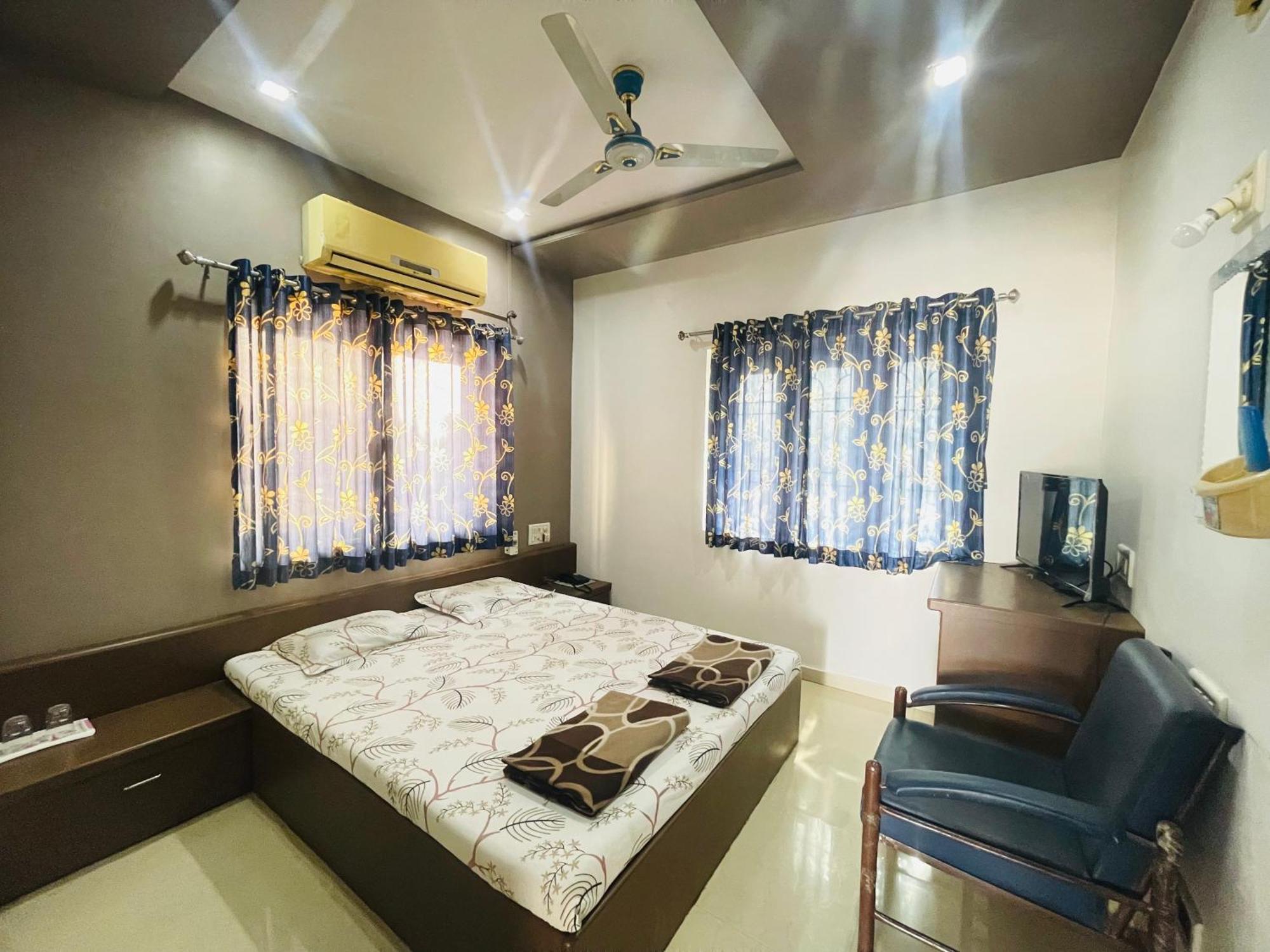 Hotel Rajdhani And Guest House Gujarat - Best Family Hotel In Halol Near Pavagadh And Halol Gidc Dış mekan fotoğraf