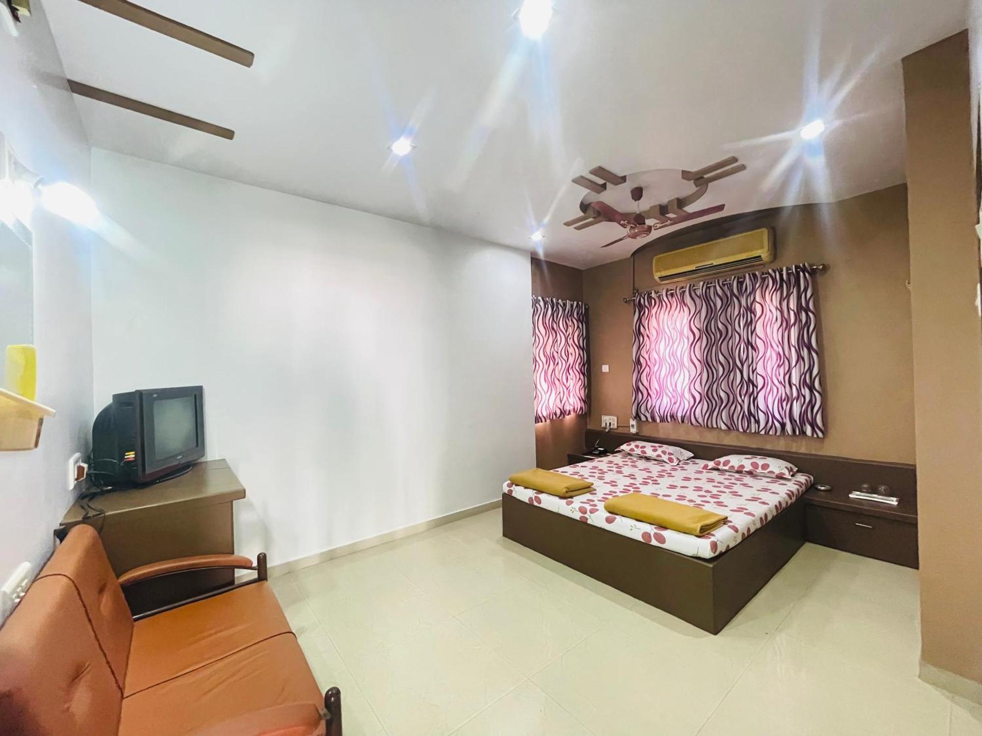 Hotel Rajdhani And Guest House Gujarat - Best Family Hotel In Halol Near Pavagadh And Halol Gidc Dış mekan fotoğraf