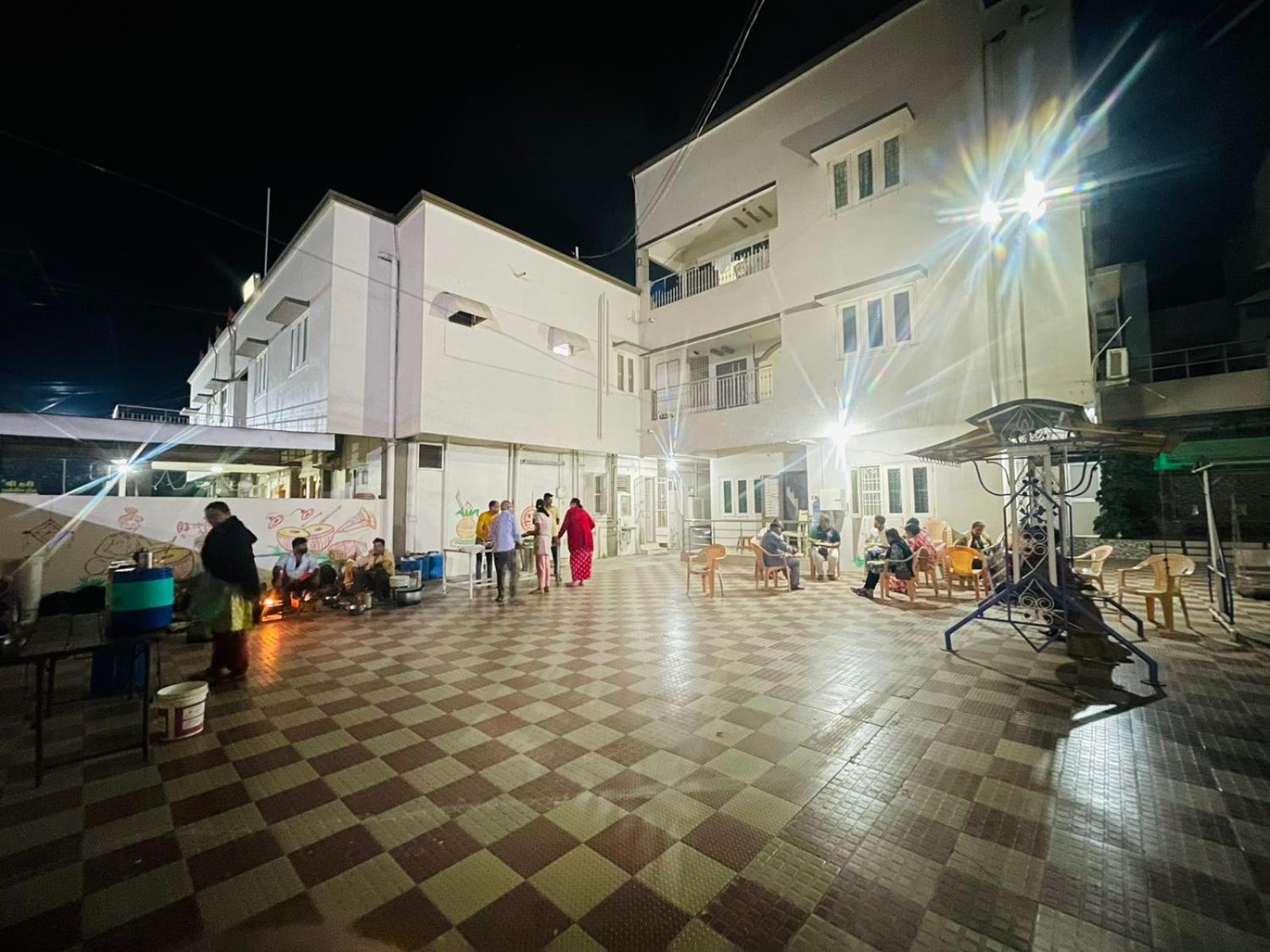 Hotel Rajdhani And Guest House Gujarat - Best Family Hotel In Halol Near Pavagadh And Halol Gidc Dış mekan fotoğraf
