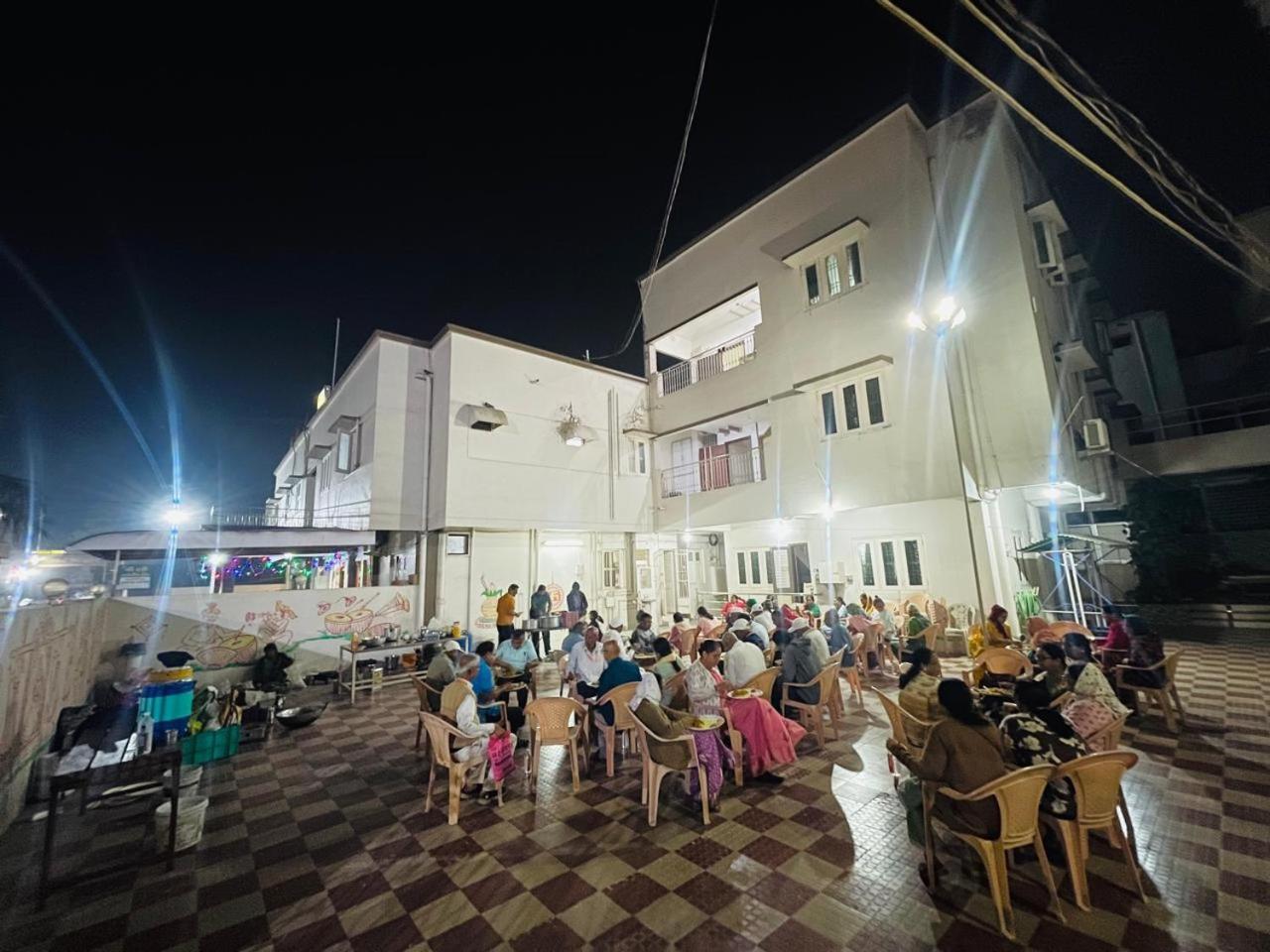 Hotel Rajdhani And Guest House Gujarat - Best Family Hotel In Halol Near Pavagadh And Halol Gidc Dış mekan fotoğraf